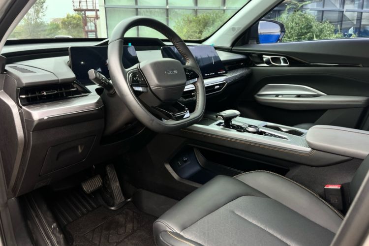 Used CHANGAN OSHAN Z6 2023 Blue Whale 1.5T DCT Smart Edition Interior 2