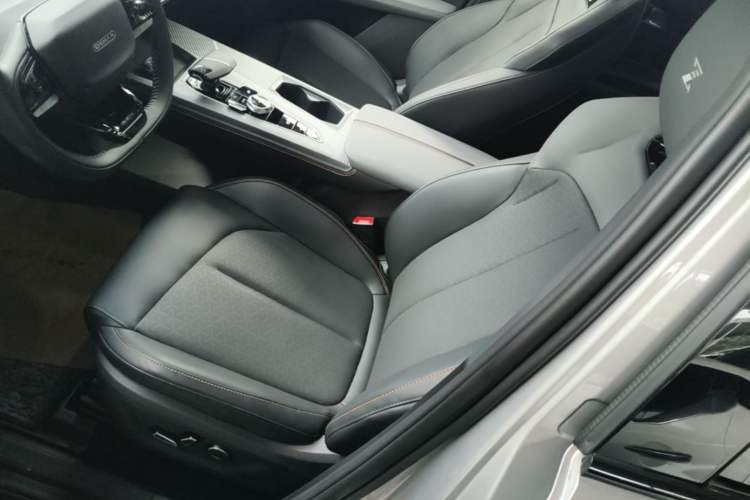 Used CHANGAN OSHAN Z6 2023 Blue Whale 2.0T Automatic Zhiyuan Model Left Front Seat