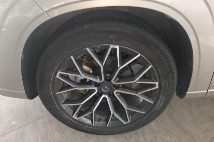Used CHANGAN OSHAN Z6 2023 Blue Whale 1.5T DCT Smart Edition Left Front Wheel Hub