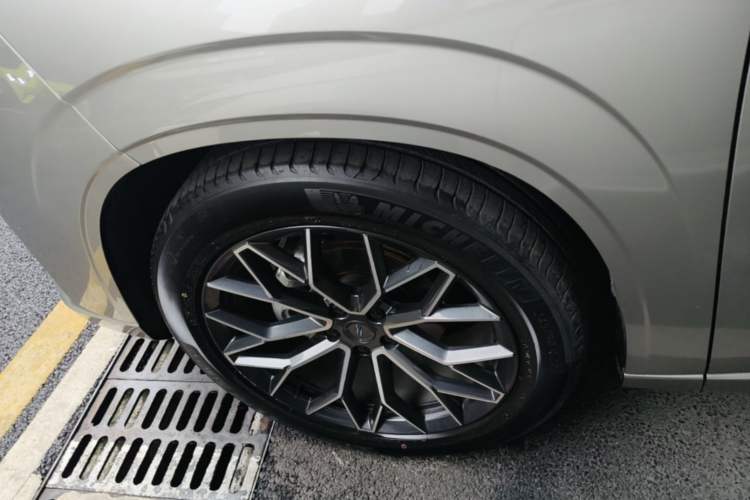 Used CHANGAN OSHAN Z6 2023 Blue Whale 2.0T Automatic Zhiyuan Model Left Front Wheel Hub