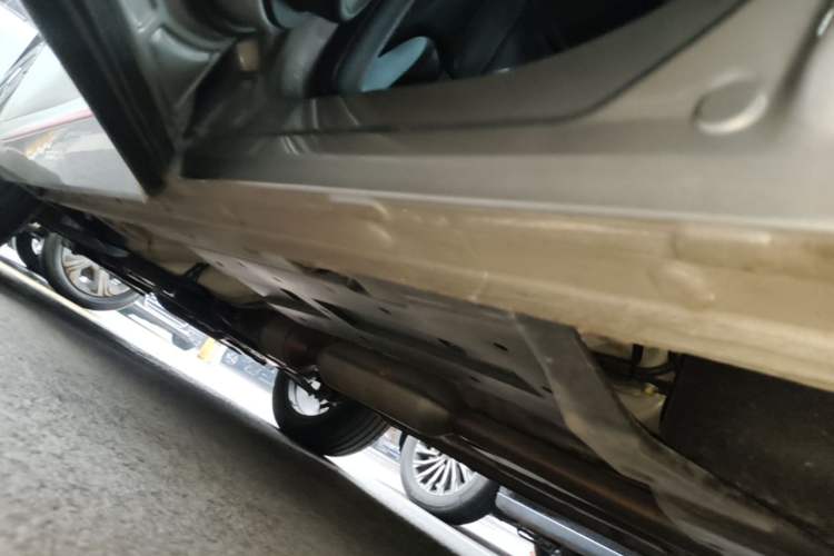 Used CHANGAN OSHAN Z6 2023 Blue Whale 2.0T Automatic Zhiyuan Model Left Side Sill