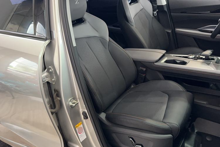 Used CHANGAN OSHAN Z6 2023 Blue Whale 1.5T DCT Smart Edition Right Front Seat