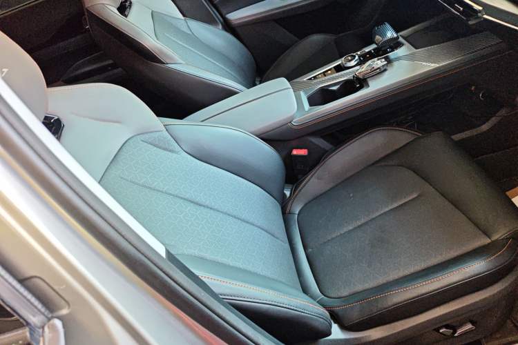 Used CHANGAN OSHAN Z6 2023 Blue Whale 1.5T DCT Smart Edition Right Front Seat