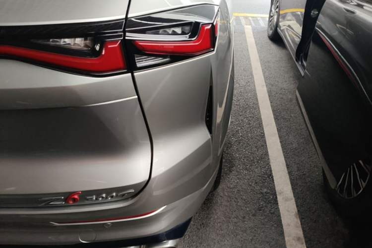 Used CHANGAN OSHAN Z6 2023 Blue Whale 2.0T Automatic Zhiyuan Model Right Rear Taillight