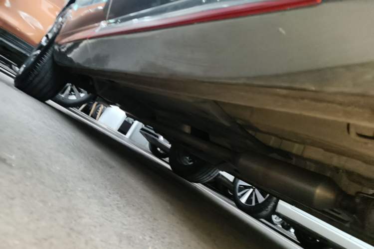 Used CHANGAN OSHAN Z6 2023 Blue Whale 2.0T Automatic Zhiyuan Model Right Side Sill