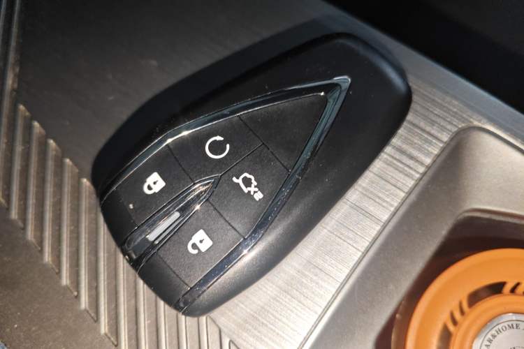 Used CHANGAN OSHAN Z6 2023 Blue Whale 1.5T DCT Smart Edition Vehicle Key