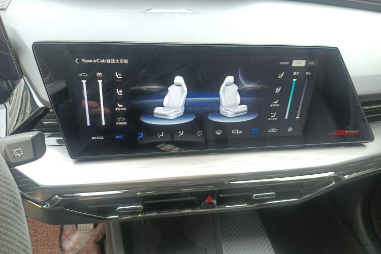 Used CHANGAN OSHAN Z6 2023 Blue Whale 1.5T DCT Smart-Led City Edition Audio And AC Panel