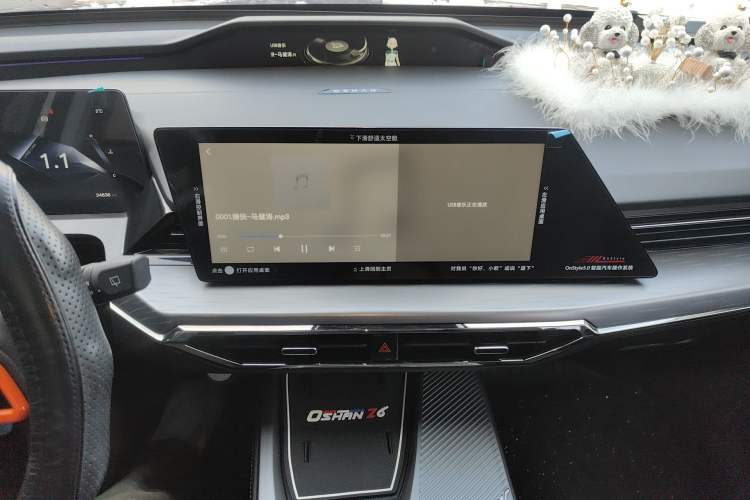 Used CHANGAN OSHAN Z6 2023 Blue Whale 1.5T DCT Smart-Led City Edition Audio And AC Panel
