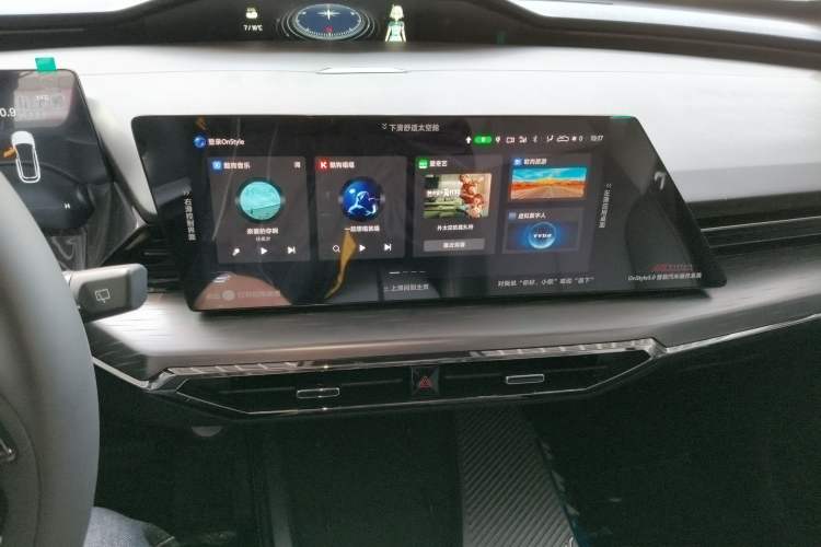 Used CHANGAN OSHAN Z6 2023 Blue Whale 1.5T DCT Smart-Led City Edition Audio And AC Panel