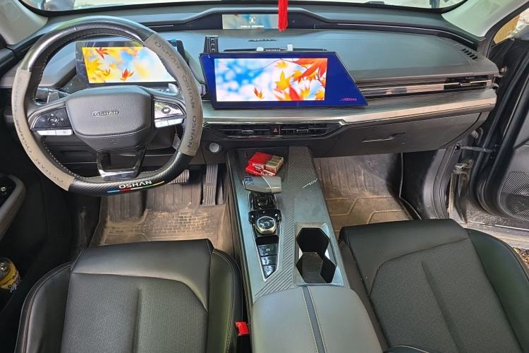 Used CHANGAN OSHAN Z6 2023 Blue Whale 1.5T DCT Smart-Led City Edition Center Console