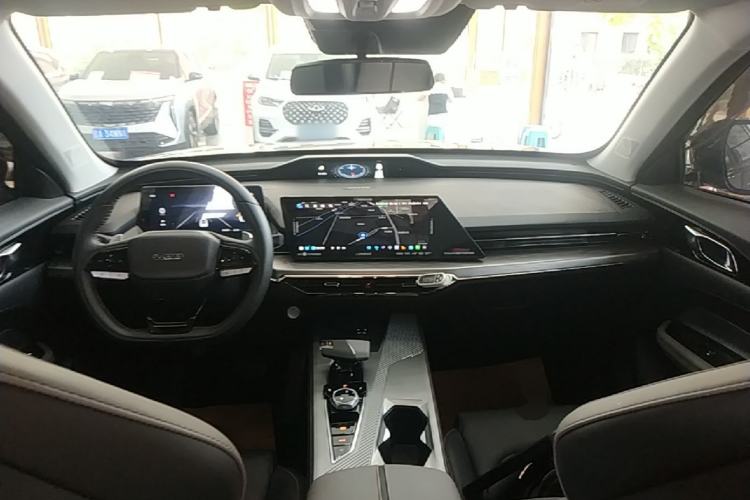 Used CHANGAN OSHAN Z6 2023 Blue Whale 1.5T DCT Smart-Led City Edition Center Console