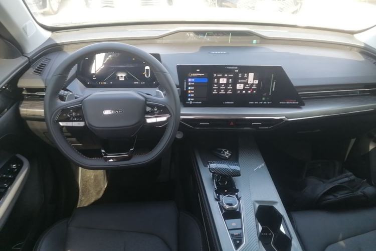 Used CHANGAN OSHAN Z6 2023 Blue Whale 1.5T DCT Smart-Led City Edition Center Console