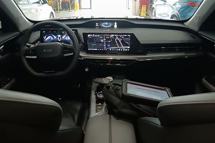 Used CHANGAN OSHAN Z6 2023 Blue Whale 1.5T DCT Smart Edition Center Console