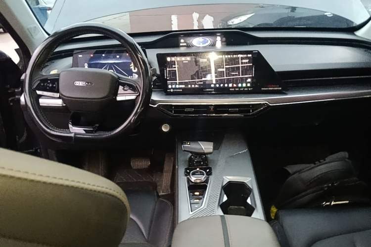 Used CHANGAN OSHAN Z6 2023 Blue Whale 1.5T DCT Smart Navigation Model Center Console