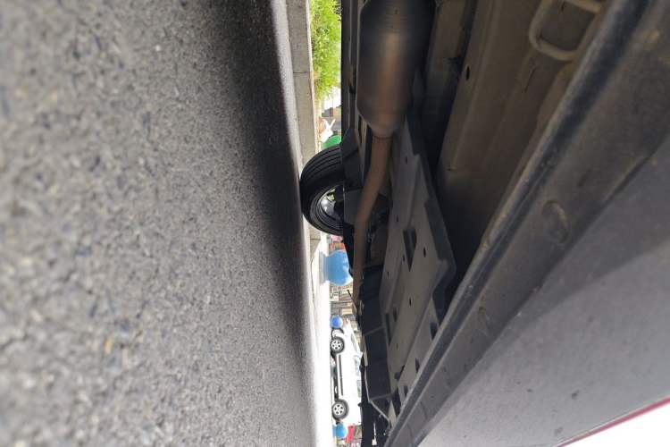 Used CHANGAN OSHAN Z6 2023 Blue Whale 1.5T DCT Smart-Led City Edition Chassis Front Left