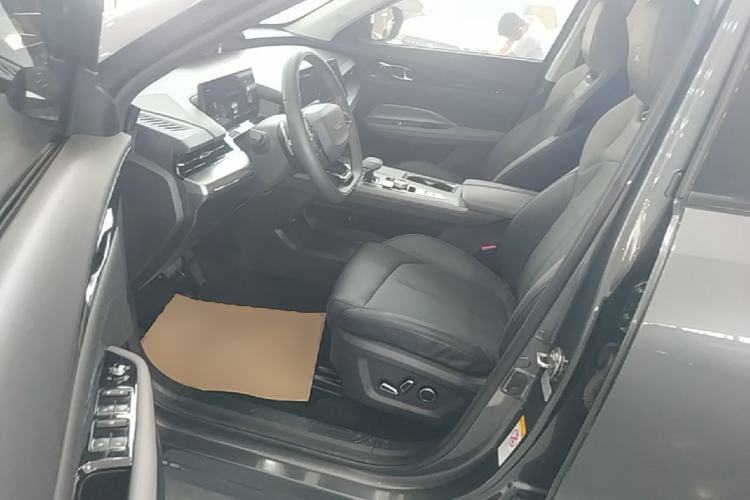 Used CHANGAN OSHAN Z6 2023 Blue Whale 1.5T DCT Smart-Led City Edition Driver Seat