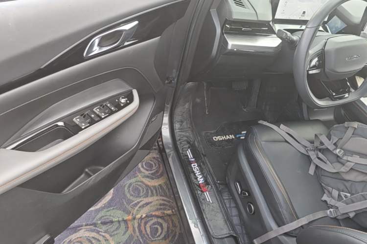 Used CHANGAN OSHAN Z6 2023 Blue Whale 1.5T DCT Smart Navigation Model Driver Seat
