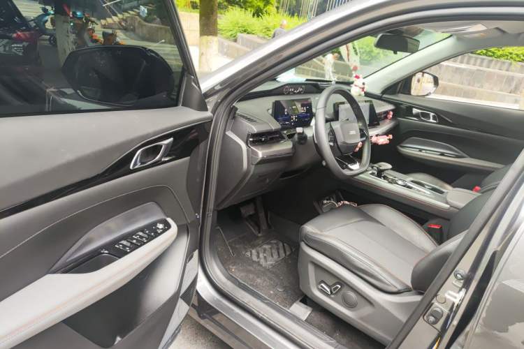 Used CHANGAN OSHAN Z6 2023 Blue Whale 1.5T DCT Luxury Model Driver Seat