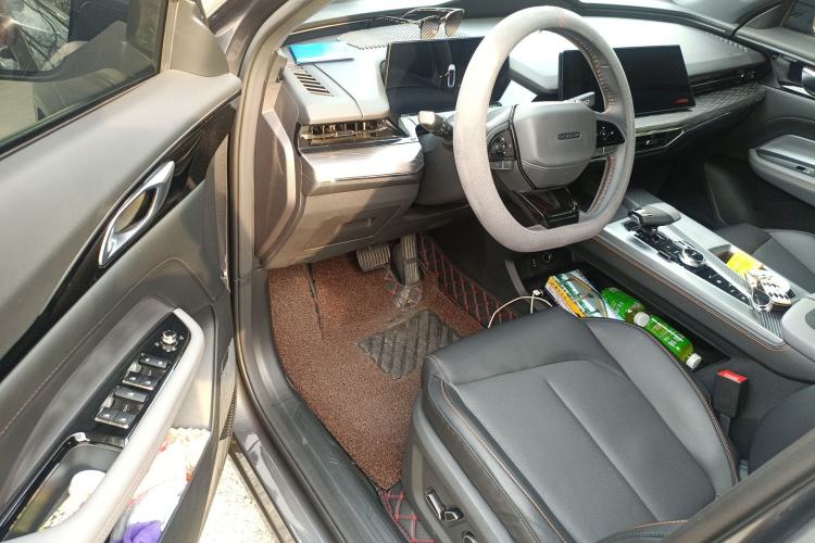 Used CHANGAN OSHAN Z6 2023 Blue Whale 1.5T DCT Smart-Led City Edition Driver Seat
