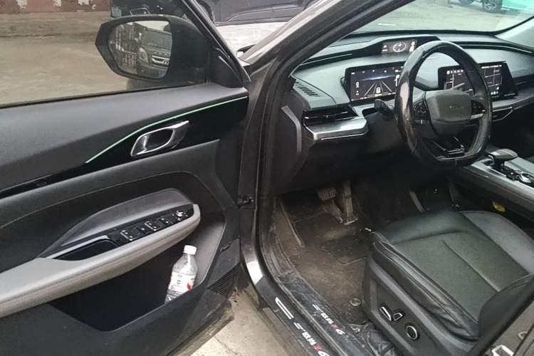 Used CHANGAN OSHAN Z6 2023 Blue Whale 1.5T DCT Smart Navigation Model Driver Seat