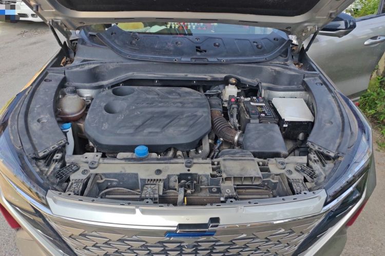 Used CHANGAN OSHAN Z6 2023 Blue Whale 1.5T DCT Smart Luxury Model Engine Bay