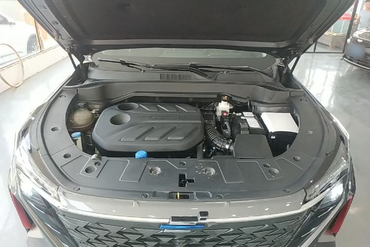 Used CHANGAN OSHAN Z6 2023 Blue Whale 1.5T DCT Smart-Led City Edition Engine Bay