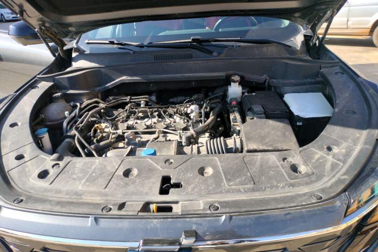 Used CHANGAN OSHAN Z6 2023 Blue Whale 2.0T Automatic Smart Drive Model Engine Bay