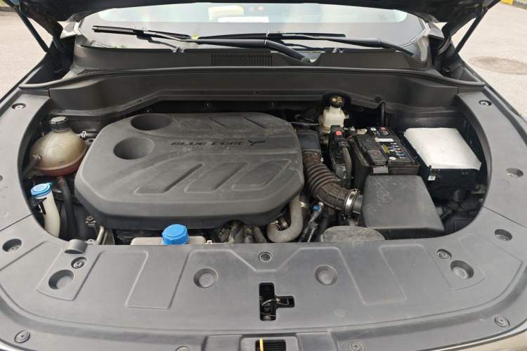 Used CHANGAN OSHAN Z6 2023 Blue Whale 1.5T DCT Luxury Model Engine Bay