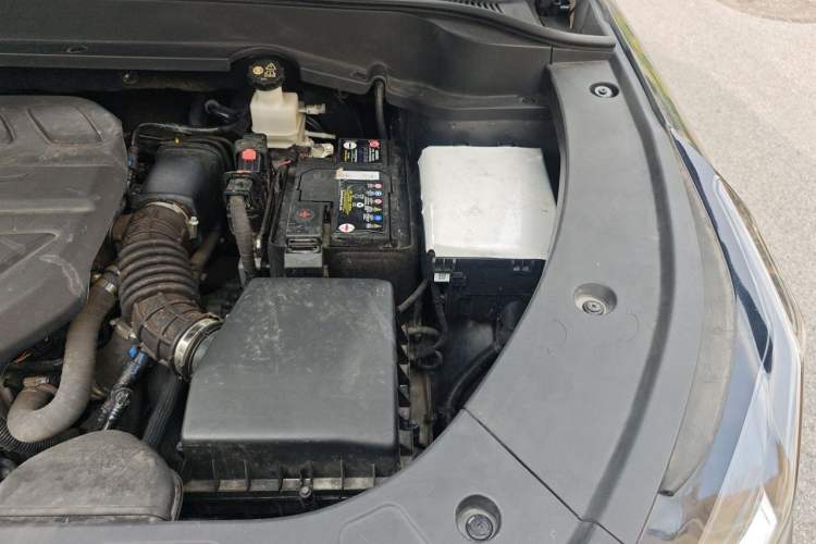 Used CHANGAN OSHAN Z6 2023 Blue Whale 1.5T DCT Luxury Model Engine Bay Left