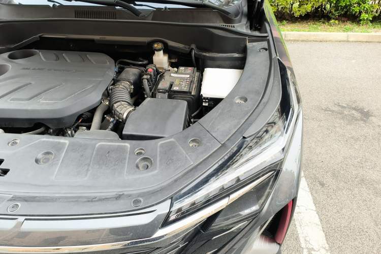 Used CHANGAN OSHAN Z6 2023 Blue Whale 1.5T DCT Smart Luxury Model Engine Bay Left