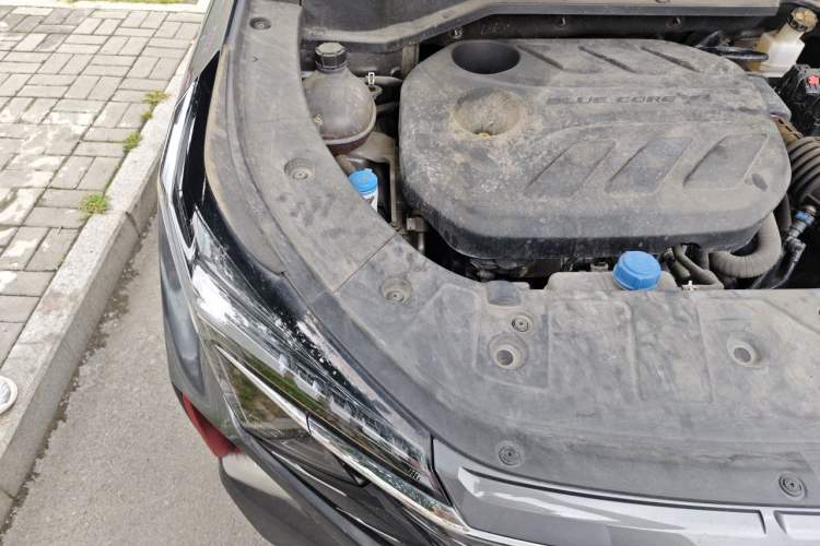 Used CHANGAN OSHAN Z6 2023 Blue Whale 1.5T DCT Smart-Led City Edition Engine Bay Right