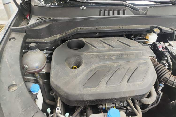 Used CHANGAN OSHAN Z6 2023 Blue Whale 1.5T DCT Luxury Model Engine Bay Right