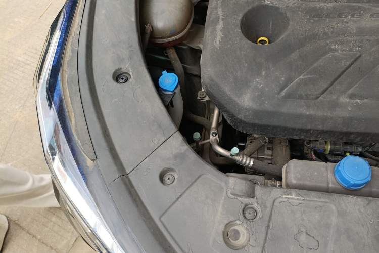 Used CHANGAN OSHAN Z6 2023 Blue Whale 1.5T DCT Smart Edition Engine Bay Right