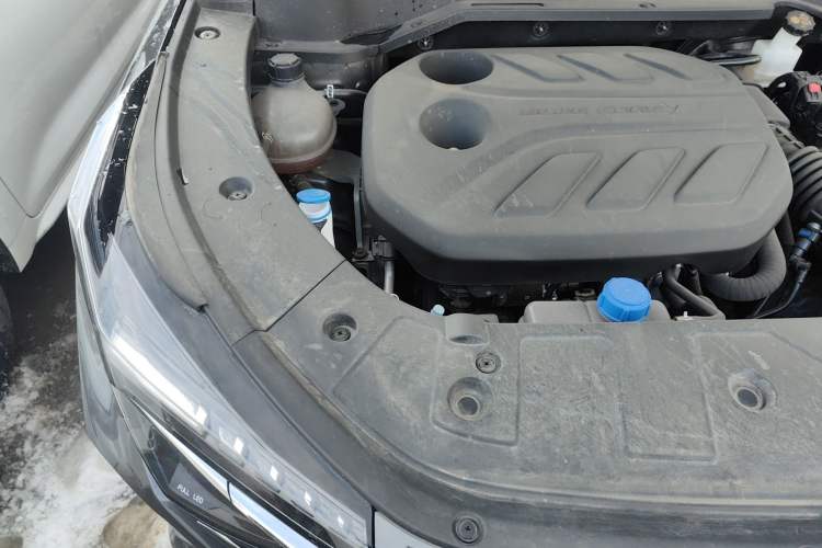 Used CHANGAN OSHAN Z6 2023 Blue Whale 1.5T DCT Smart-Led City Edition Engine Bay Right