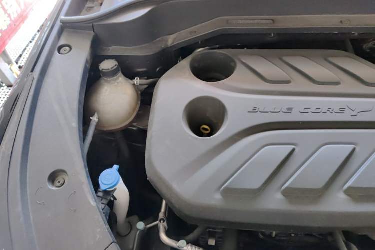 Used CHANGAN OSHAN Z6 2023 Blue Whale 1.5T DCT Smart Edition Engine Bay Right