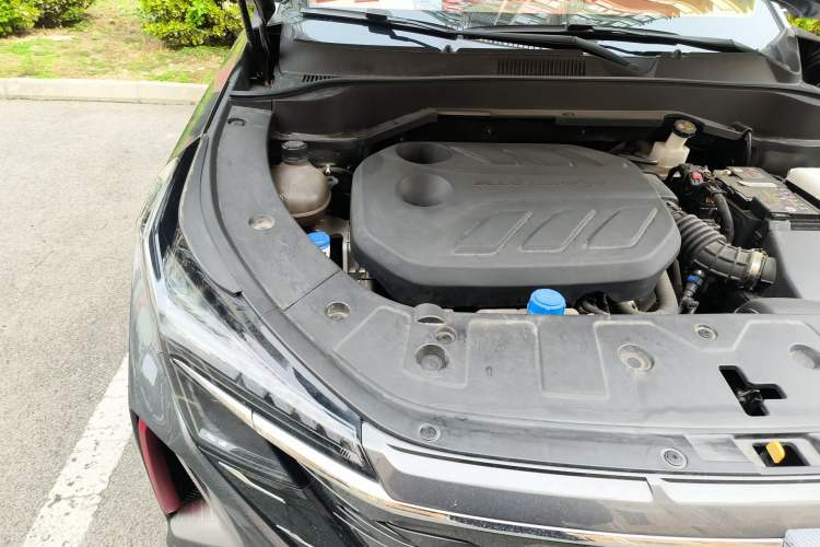 Used CHANGAN OSHAN Z6 2023 Blue Whale 1.5T DCT Smart Luxury Model Engine Bay Right