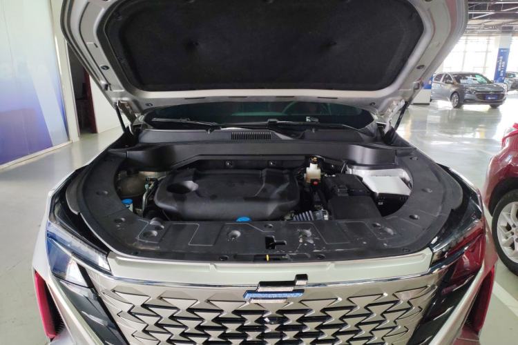Used CHANGAN OSHAN Z6 2023 Blue Whale 2.0T Automatic Zhiyuan Model Engine Bay