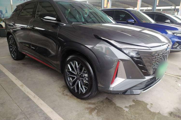 Used CHANGAN OSHAN Z6 2023 Blue Whale 1.5T DCT Smart-Led City Edition Exterior 2