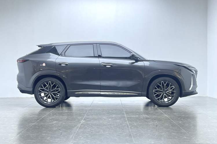 Used CHANGAN OSHAN Z6 2023 Blue Whale 1.5T DCT Smart Luxury Model Exterior 3