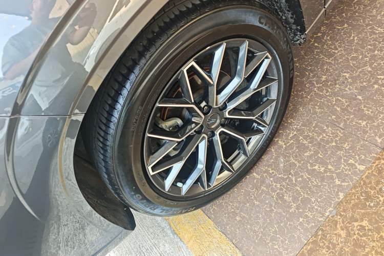 Used CHANGAN OSHAN Z6 2023 Blue Whale 1.5T DCT Smart-Led City Edition Exterior 4