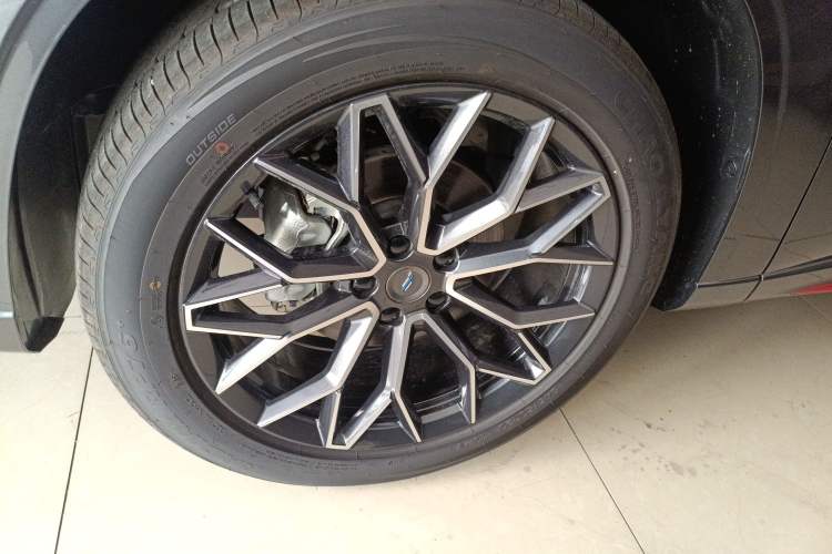 Used CHANGAN OSHAN Z6 2023 Blue Whale 1.5T DCT Smart Luxury Model Exterior 7
