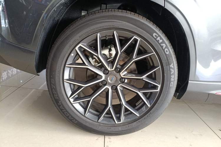 Used CHANGAN OSHAN Z6 2023 Blue Whale 1.5T DCT Smart Luxury Model Exterior 8