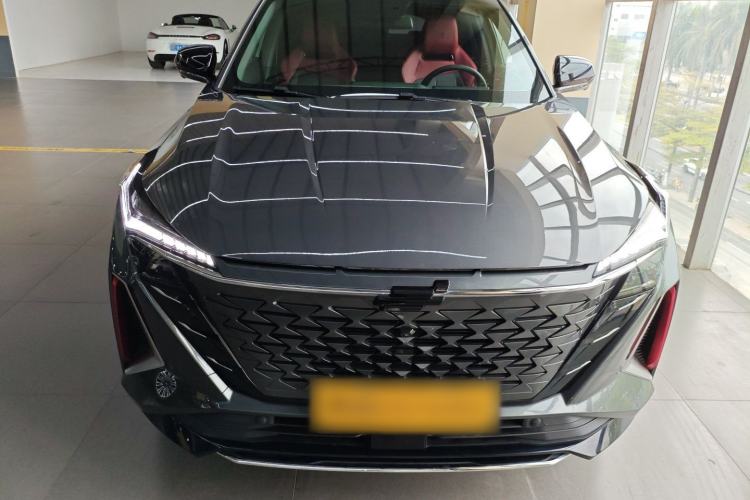 Used CHANGAN OSHAN Z6 2023 Blue Whale 1.5T DCT Smart Luxury Model Front