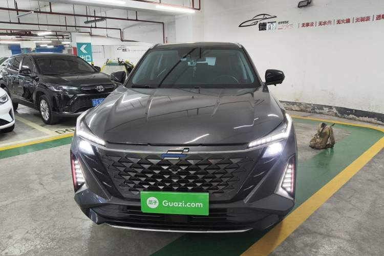 Used CHANGAN OSHAN Z6 2023 Blue Whale 1.5T DCT Smart Edition Front