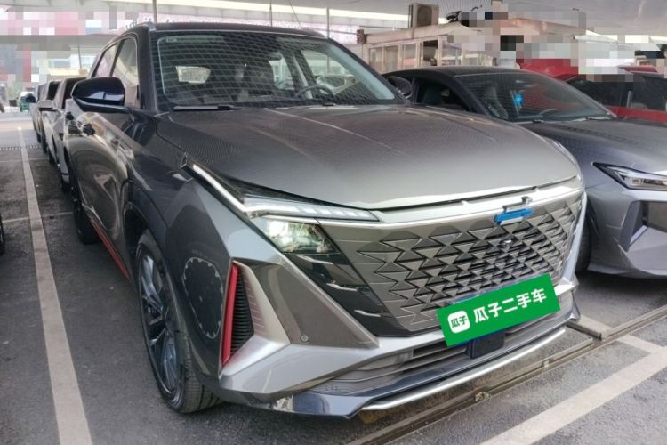 Used CHANGAN OSHAN Z6 2023 Blue Whale 1.5T DCT Smart-Led City Edition Front Right 45 Deg