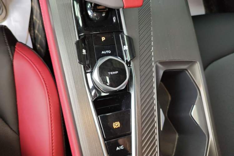 Used CHANGAN OSHAN Z6 2023 Blue Whale 1.5T DCT Smart Luxury Model Gear Lever