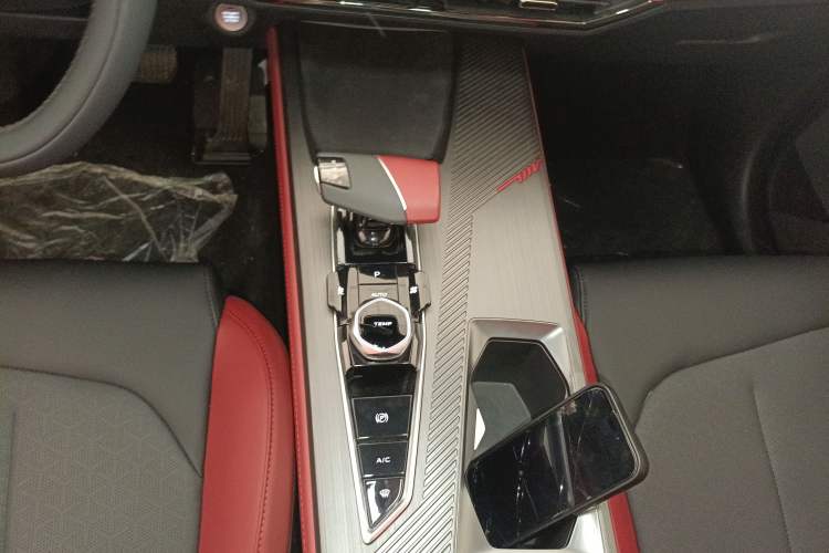 Used CHANGAN OSHAN Z6 2023 Blue Whale 1.5T DCT Smart Luxury Model Gear Lever