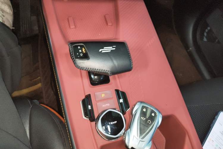 Used CHANGAN OSHAN Z6 2023 Blue Whale 1.5T DCT Smart Edition Gear Lever