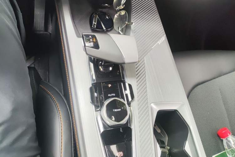 Used CHANGAN OSHAN Z6 2023 Blue Whale 1.5T DCT Luxury Model Gear Lever