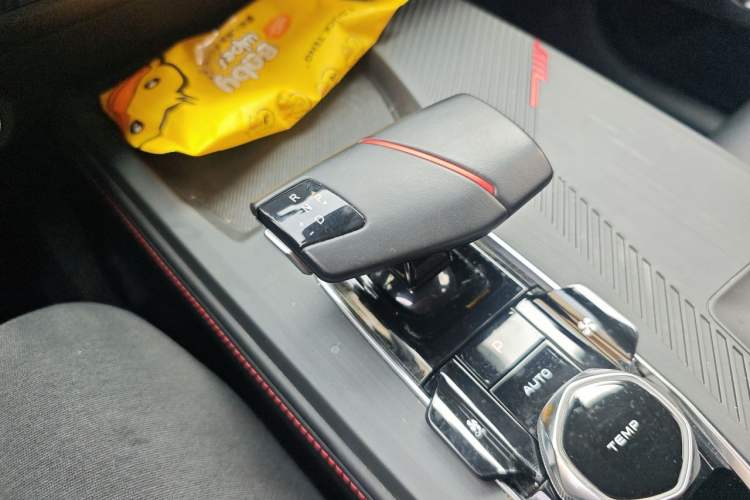 Used CHANGAN OSHAN Z6 2023 Blue Whale 1.5T DCT Luxury Model Gear Lever